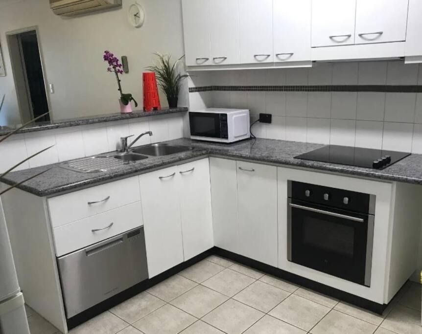פרת'' City & Lakeside With Free Parking, Pool And 10 Mins Walk Into The City מראה חיצוני תמונה