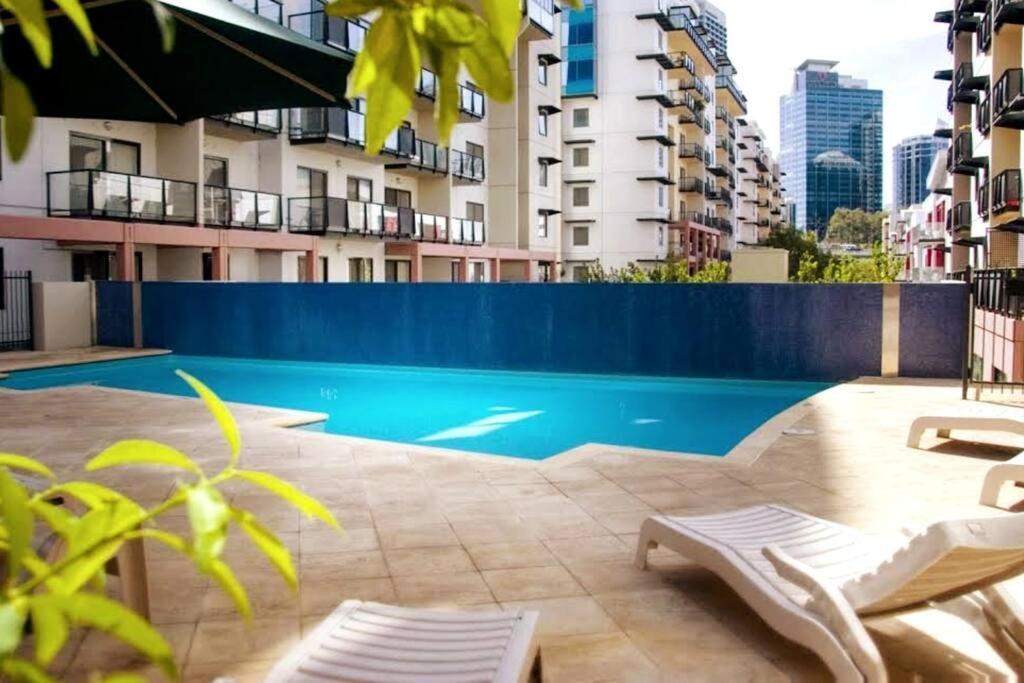 פרת'' City & Lakeside With Free Parking, Pool And 10 Mins Walk Into The City מראה חיצוני תמונה