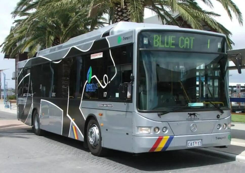 פרת'' City & Lakeside With Free Parking, Pool And 10 Mins Walk Into The City מראה חיצוני תמונה