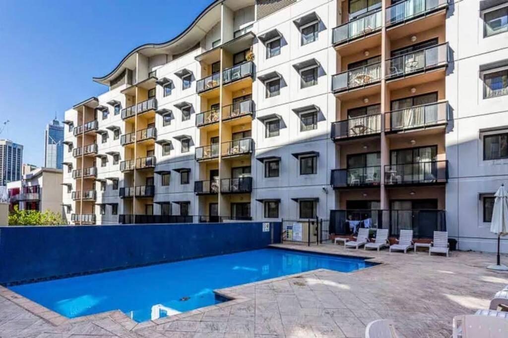 פרת'' City & Lakeside With Free Parking, Pool And 10 Mins Walk Into The City מראה חיצוני תמונה